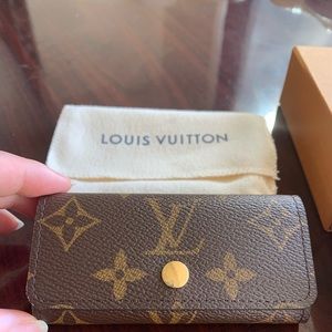 Louis Vuitton 4 key ring holder